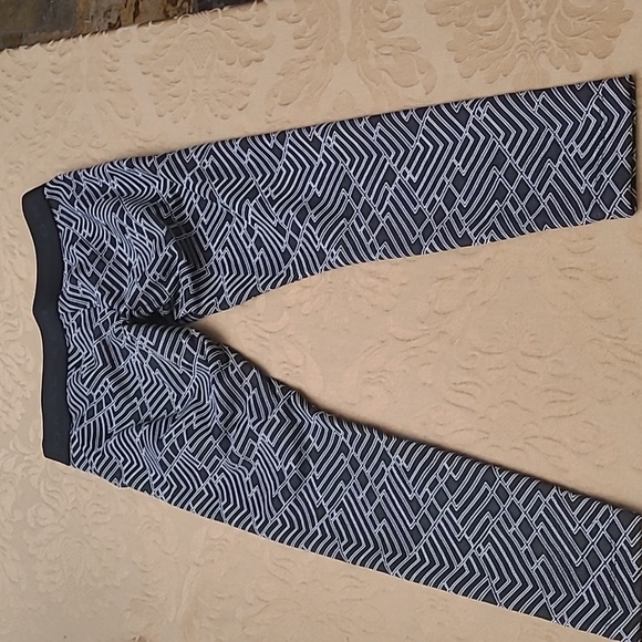 Koral Revolve Brand Vertex Knockout Cropped Leggings Size S - Picture 4 of 4